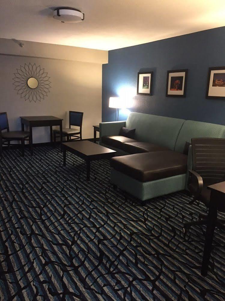 Comfort Suites University Baton Rouge Exterior foto